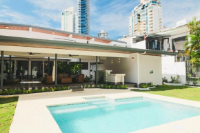 Newly Remodeled 5BR House with Pool and King Beds in Punta Paitilla